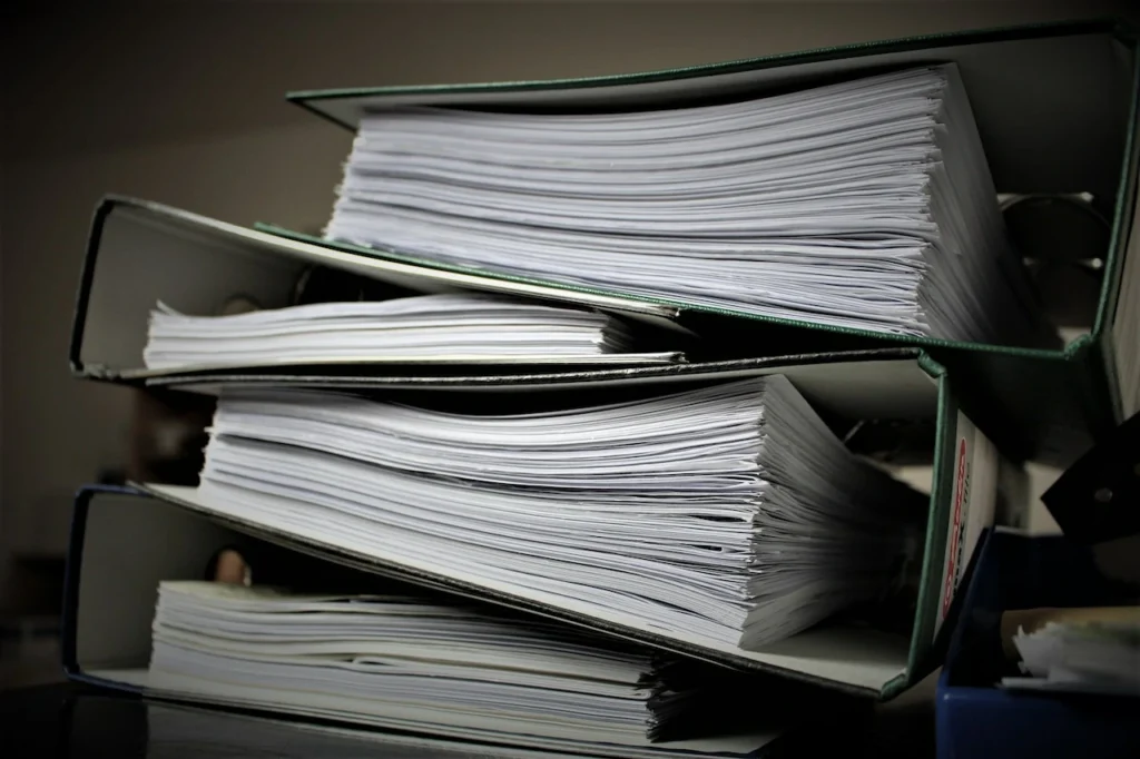Przechowywanie dokumentów przed niszczeniem - co warto wiedzieć?